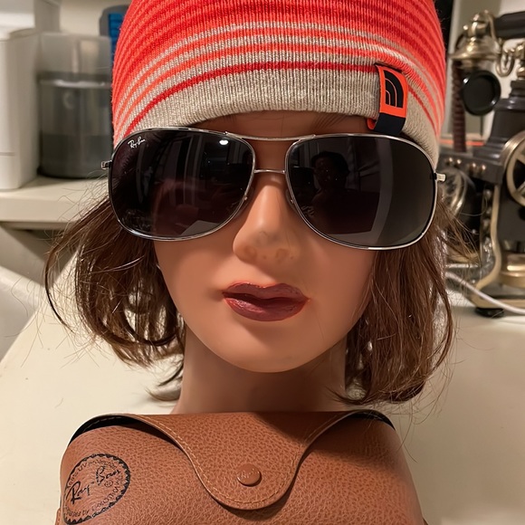 Ray-Ban sunglasses - Picture 1 of 9